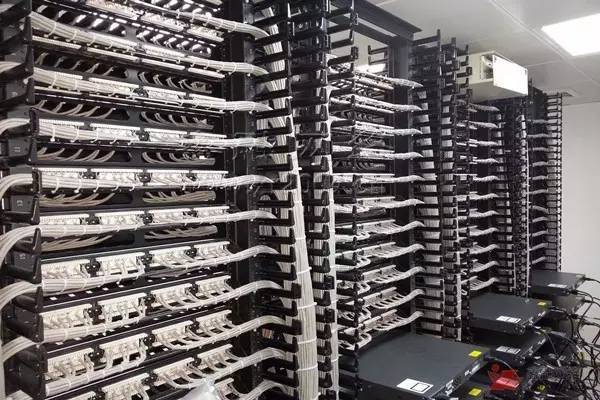 網(wǎng)絡工程機房機柜內部理線與安裝設計規(guī)范